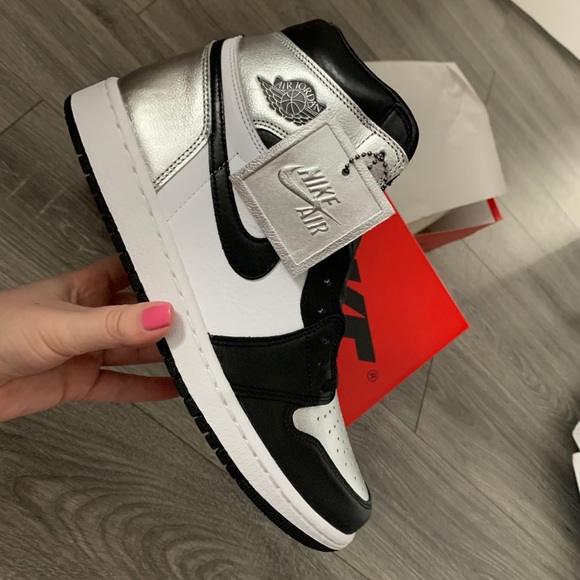 Air Jordan 1 Silver Toe - Picture 2 of 7